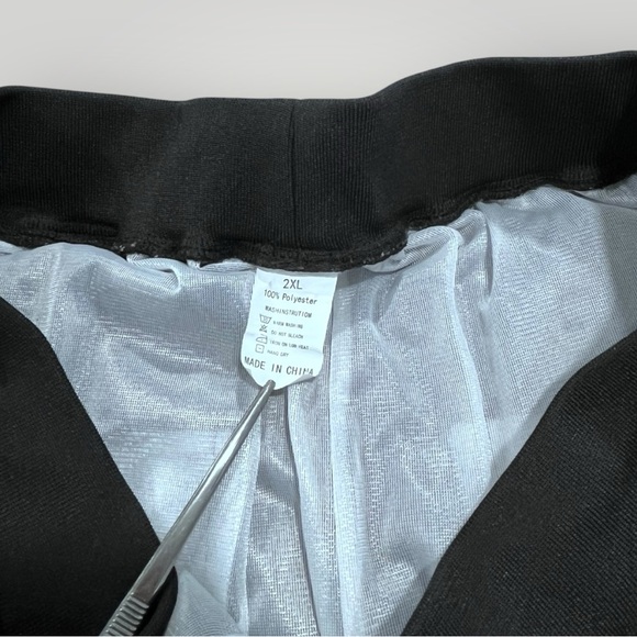 Kobe Bryant Lakers MAMBA Black/Yellow Shorts - Picture 4 of 15